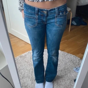 ONLY LOW WAIST JEANS  - Jätte snygga low waist jeans ifrån only!! Super fint skick💕obs lånade bilder, då de är för stora för mig💕