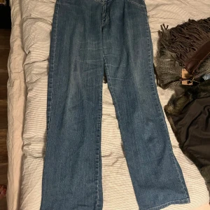 Blåa jeans - Blåa baggy jeans