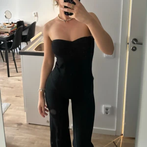 Svart jumpsuit - Fint skick. Skriv för mått 