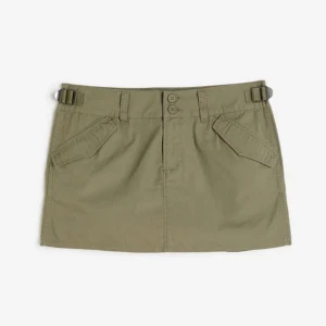 Kjol - Kjol ifrån hm som aldrig använts, stor i storleken💚