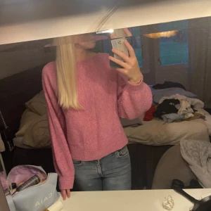 Rosa stickad tröja  - Jätte fin rosa stickad tröja som tyvärr inte kommer till användning från Vera Moda ! 