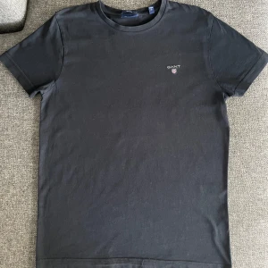 Svart Gant tröja - Nice svart Gant tröja med en liten logga i bra skick 