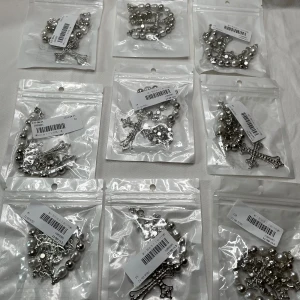 Kristen halsband  - Silver, fint att ha på sig dm för bättre bilder 💞