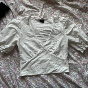 Vit topp  - Superfin topp från Gina