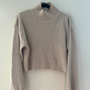 Tröja  - Knappt använd