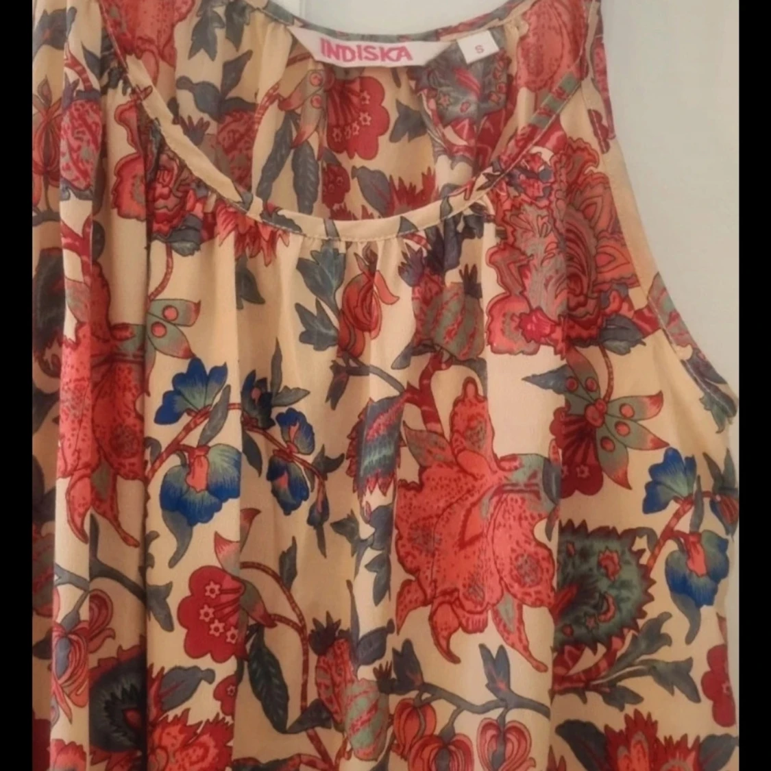 Blommig klänning från Indiska - 90