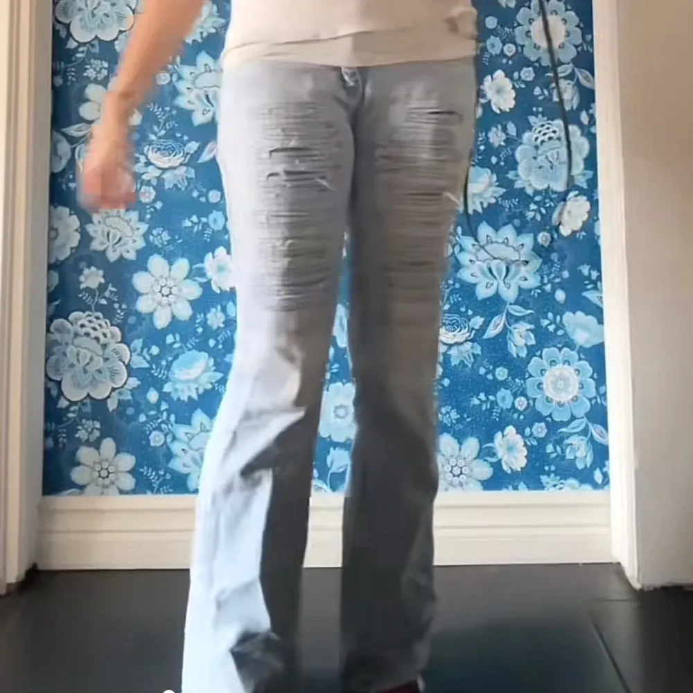 Jättefina jeans som tyvärr inte passar längre!❤️. Jeans & Byxor.