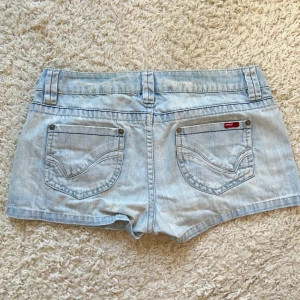 Lågmidjade jeansshorts only - De perfekta jeansshortsen från only. Storlek W29. Midjemått:40-41 x2 Har inga bilder på då de är för stora. Köp sker via köp nu, jag postar inom 24h. Kvar tills markerad såld 