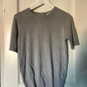 Topp  - Grå topp från zara, trekvartslånga armar❣️ 