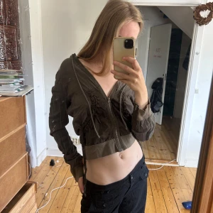 MESH HOODIE - MESH HOODIE ⚪️ Storlek S/M ⚪️ Skick enl bild ⚪️ Använd gärna köp nu 🫶