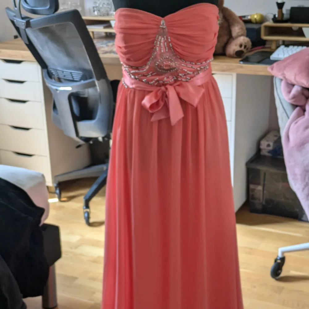 Varan e i mycket bra skick. Man kan skriva pris förslagm🌸. Mekot.