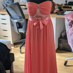 Klänning från cotton club - Varan e i mycket bra skick.  Man kan skriva pris förslagm🌸