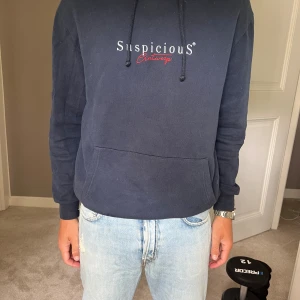 Suspicious hoodie - Suspicious Antwerp hoodie. Släpps enbart i limiterade drop. Storlek M/L. Bra skick