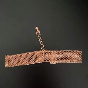 Fint roseguld armband (ej äkta guld).  Aldrig använt så i fint skick.