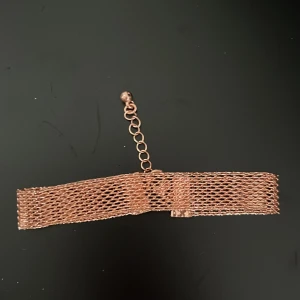 Roseguld armband - Fint roseguld armband (ej äkta guld).  Aldrig använt så i fint skick.