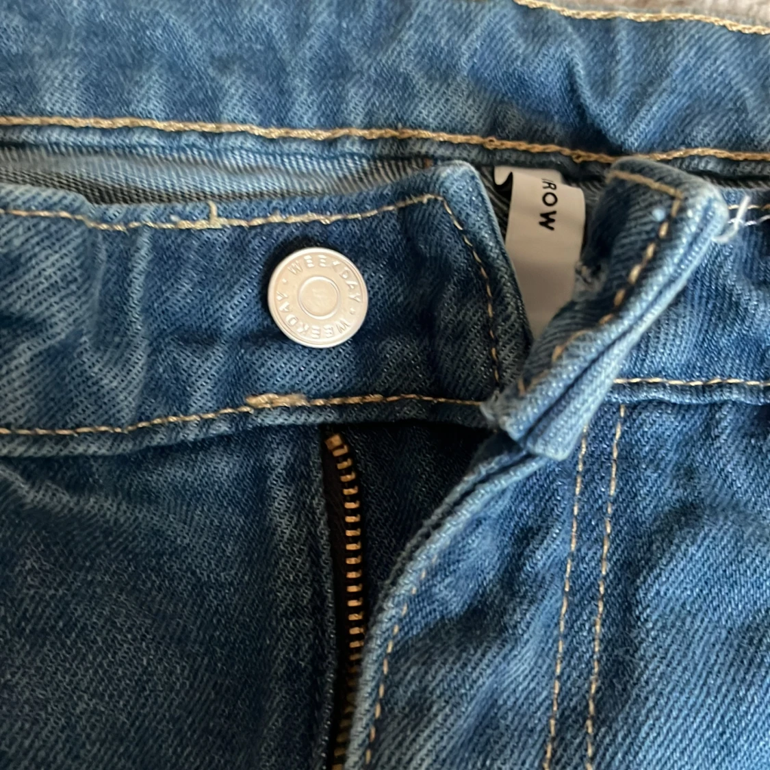 Mörk blåa weekday jeans - 91