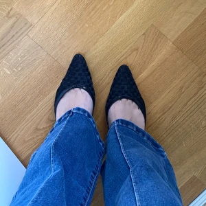 Spetsiga låga klackskor  - Vintage klackar från Italien! Super snygga men tyvärr inte min stil. Storlek 39