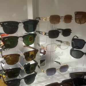 Solglasögon - Inte äkta 