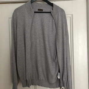 Stenströms fullzip  - Stenströms fullzip som är sparsamt använd. Inga defekter. Skriv vid funderingar.