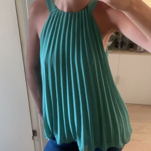 Grön topp - Jätte bra skick, använd Max 3 gånger  