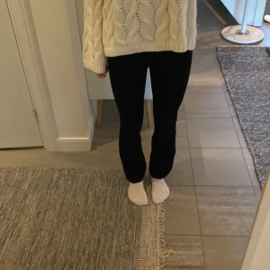Svarta kostymbyxor🫶🏻 - Så snygga kostymbyxor från gina🎀Tyvärr blivit för små för mig så därför jag säljer dem, pris kan ändras!