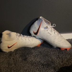 Nike Phantom Luna Elite FG - Använd några få gånger, är i väldigt bra skick, pris kan diskuteras vid snabb affär