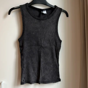 Linne hm - Har en bleached look Ribbat Inte helt säker på att jag vill sälja 