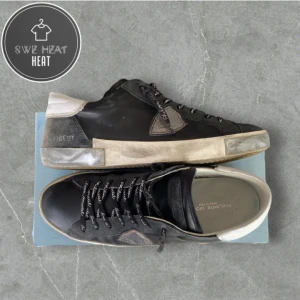 Philippe Model skor - Tja, säljer nu dessa galet feta Philippe model skor i storlek 43. Skick 9/10, nästintill nya! Hör av dig vid frågor eller funderingar!