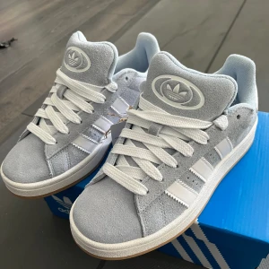 Adidas campus 00 - Adidas Campus 00s, låda finns. pris kan diskuteras, köp direkt för 1700kr💕 kan även bytas mot annan färg