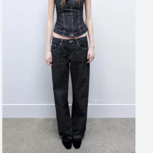Randiga zara jeans - Så snygga randiga jeans från zara som inte längre går att köpa. Storlek 34. Skriv för fler bilder