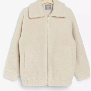 Teddy jacka  - Superfin Teddy jacka. Aldrig använd tyvärr tagit bort lappen. Lite mer oversized. Nypris 699kr 