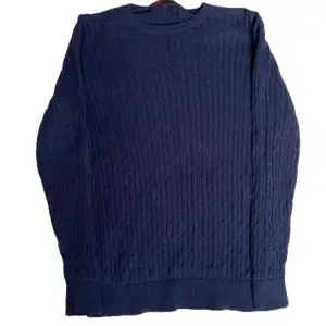 Säljer nu denna fräscha tröja från märket Dressmann | Skick : 9/10, sparsamt använd men inte helt som ny | Pris : Nypris : 800kr, mitt pris 399kr. Priset är inte hugget i sten | Om du har några frågor är det bara att höra av dig! ❤️