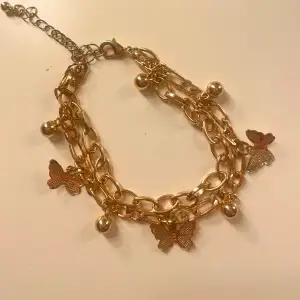 Superfint guld armband med små fjärilar 🦋🌸💞