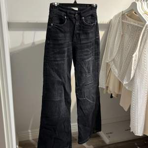 Svarta jeans från Madlady i strl 34