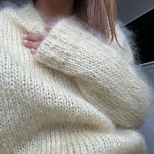 Mohair tröja - Super fin mohair tröja💛används aldrig men älskar den ändå. Jättebra material och i jättebra skick + den är perfekt till våren💞
