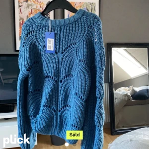 Stickad tröja - Super fin stickad tröja från Gina, köpt på Plick som jag säljer eftersom den var för liten för mig🤩