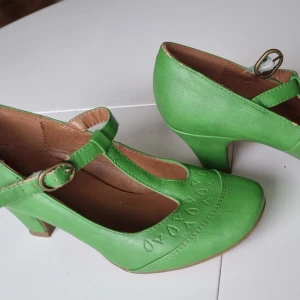 Gröna klackar - Nästintill aldrig använda. Inget slitage eller andra defekter.