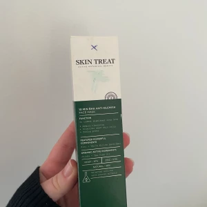 Ansiktsmask - Ansiktsmask från skintreat oanvänd. Pappersförpackningen är något smutsig bara då den legat i en låda 
