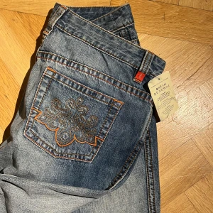 low waist jeans  - helt nya, aldrig använda,  modellen short,  köpta för 700 