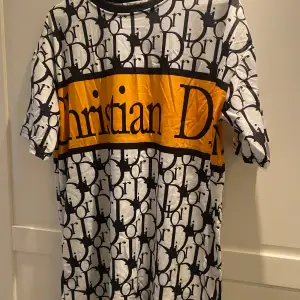 Fin tunika/klänning Dior stl S/M. Ny! 
