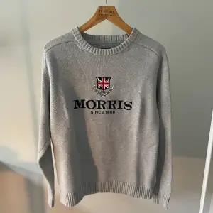Stickad Morris tröja i bomull, storlek M men passar även S. Väldigt bra skick och inga defekter