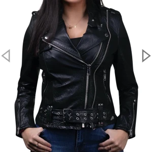 JOFAMA KENZA 9 - KOFAMA KENZA 9 skinnjacka Nypris 3999kr Mitt pris 1950kr  https://www.jackan.com/produkt/jacka-damjackor-skinnjackor-jofama-by-kenza-dam-kenza-9-svart-xx-small-32?gad_source=1&gclid=CjwKCAiA3JCvBhA8EiwA4kujZm5yPvrxrTCyLGu4nxbmVzTj1s5kH1TnOVG2l