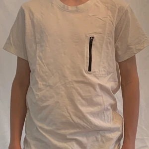 T-shirt - T-shirt, använd ett fåtal gånger och det är bra skick på den
