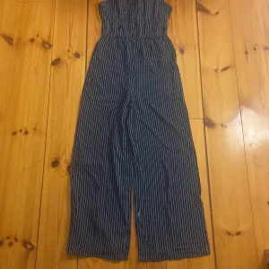 Byxdress - En jätte fin randig byxdress är ganska tajt på mig.