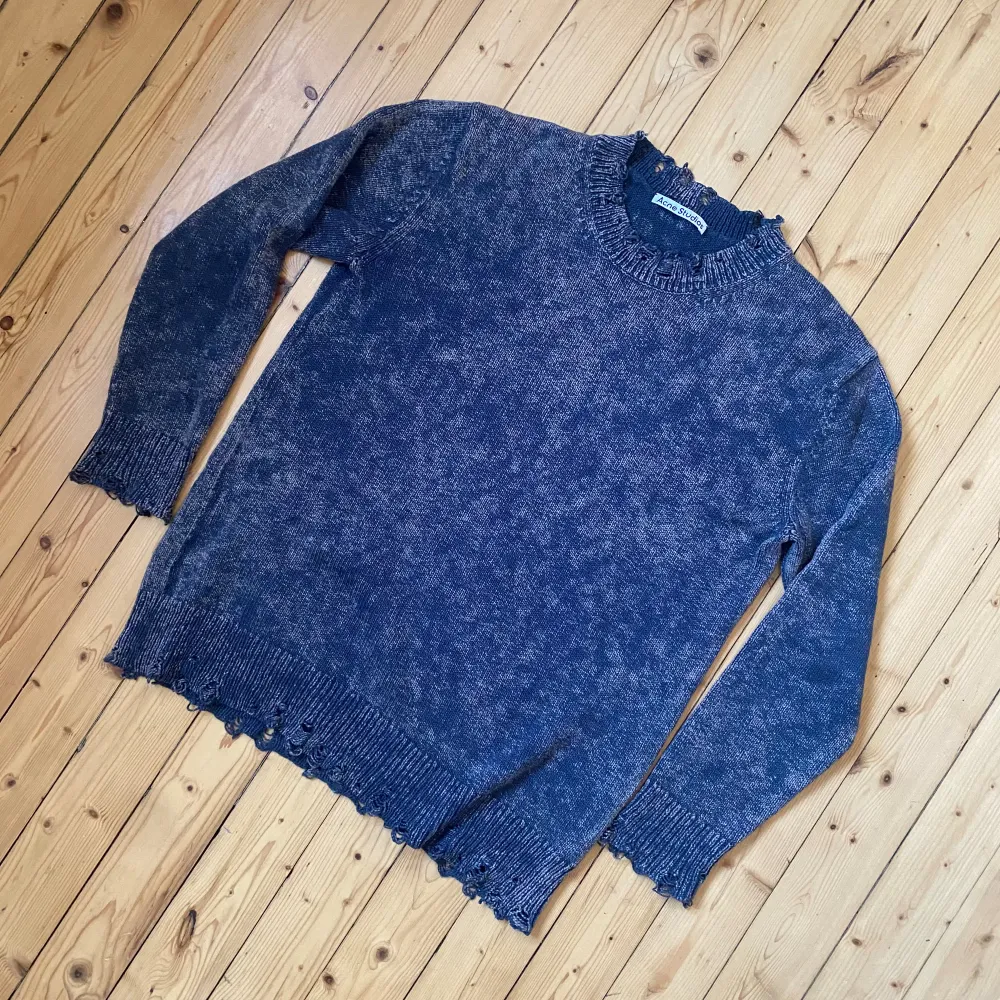 Beautiful oversized knit sweater from Acne Studios with. Fits oversized and relaxed. Tagged size S, fits S-M. . Stickat.