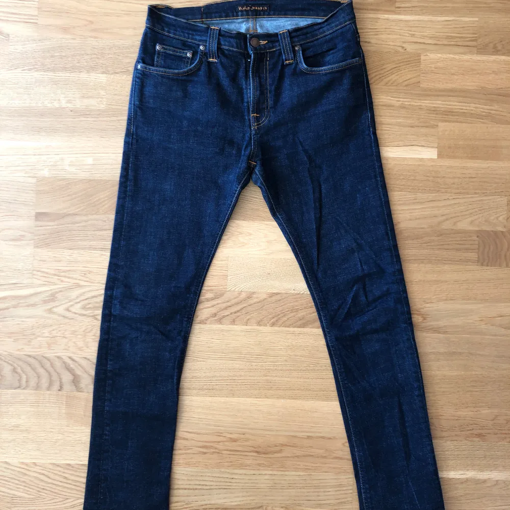 Fina nudie jeans i gott skick  Storlek 30 30  Skriv gärna för fler bilder eller om du har några frågor!. Jeans & Byxor.