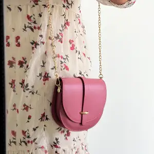 A very feminine and elegant cross body Italian hand bag with golden details. Genuine leather. I bought it in Rome from a store where they were being made. It’s unused.