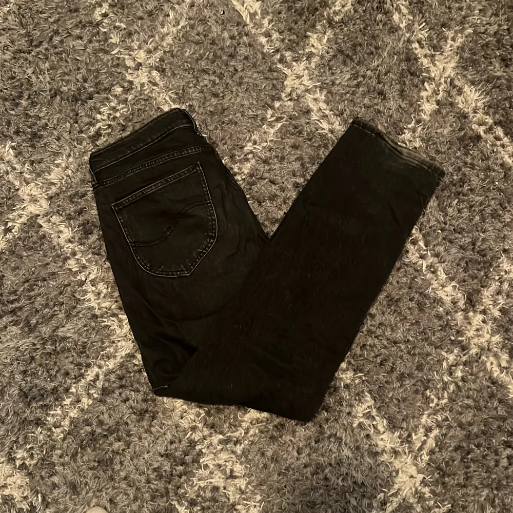 Dessa jeans är i ett väldigt fint skick har använts få tala gånger har en färg inte många har och pris ja diskuteras, Dma om funderingar . Farkut & Housut.
