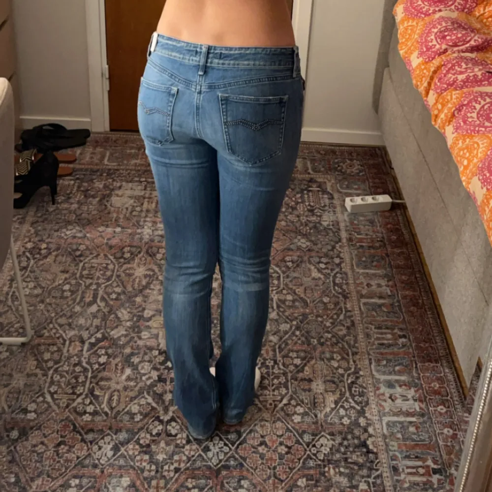 Lowwaist jeans ifrån replay. Köpta secondhand. Jättesnygga!! 💕💕. Jeans & Byxor.