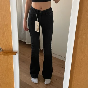 ONLY jeans - Säljer ett par helt nya Only jeans. Endast provade Storlek xs  Längd 32 Köpta för 550kr